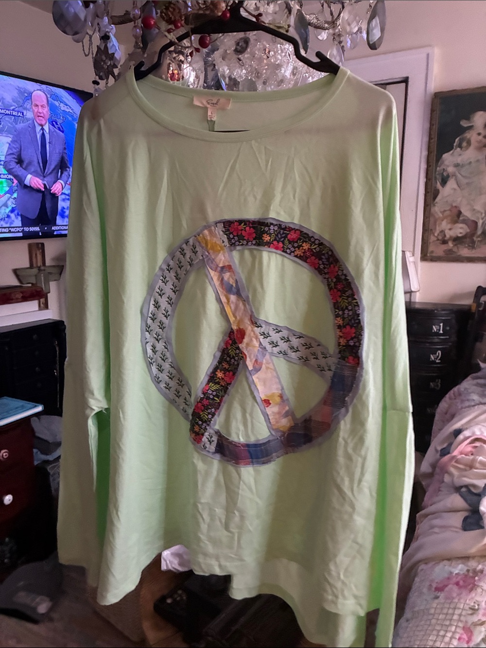 easel Mint Green Long Sleeve Tee with Patchwork Peace Motif